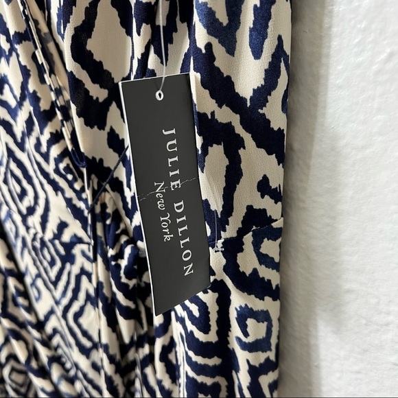 JULIE DILLON NEW YORK PLUS SIZE 22W WOMEN V-NECK BLUE CREAM POLYESTER DRESS NWT - Picture 4 of 10